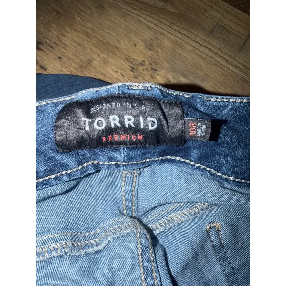 Torrid women’s skinny jeans withunique double-zipper pockets on the front - Picture 9 of 16